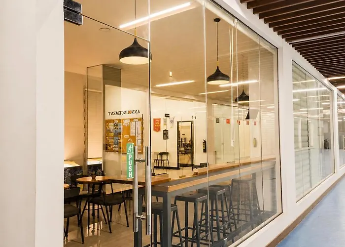 Hostel Affordable With 2 Bedbunks